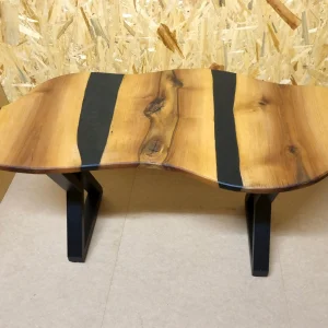 Lesena klubska miza - "Orehov odsev"